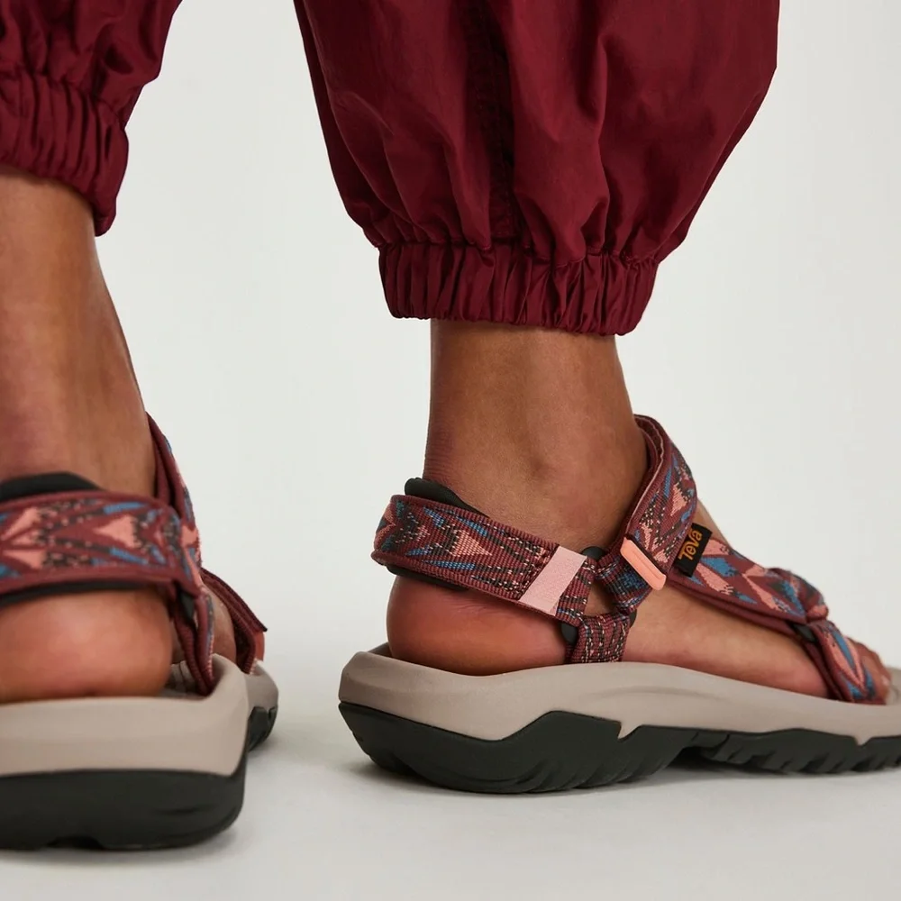 Brand New With Box Teva Hurricane XLT2 Sandals Size 7 - Picture 2 of 4